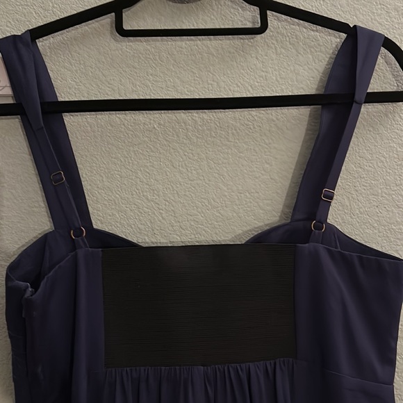 Beautiful Dark blue. Material is nice and soft. Gorgeous details. - Picture 3 of 10